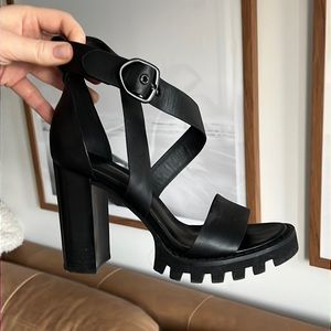 RUDSAK Genuine Black Leather Womens Sz. 8 heel. Hardly ever worn